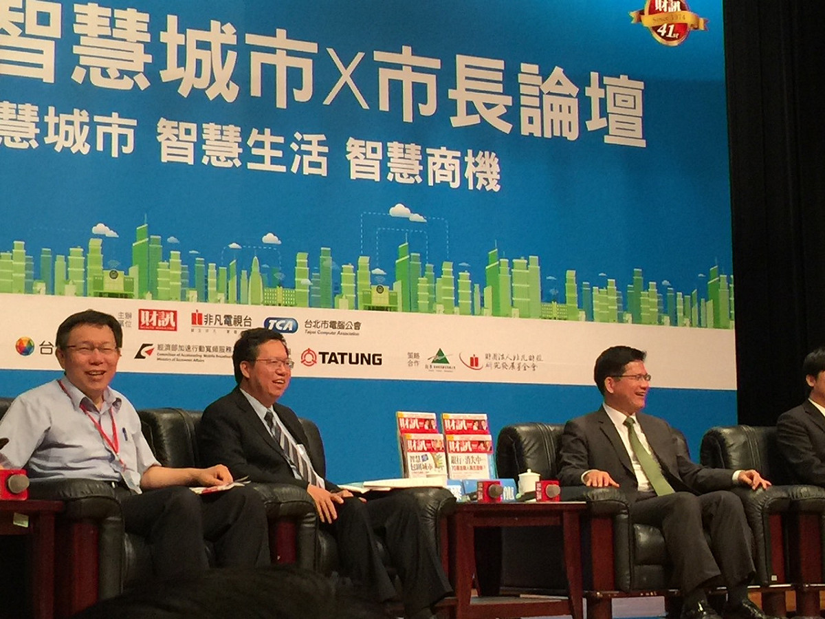 台北市長柯文哲12日下午出席2015智慧城市X市長論壇活動，提到對智慧城市的看法時表示，智慧城市的先決條件「是先要有智慧的市長」，因為人不習慣用比自己聰明的人，接著又自豪地說「不過，這在台北市就不是問題」。圖：劉奕霆/攝