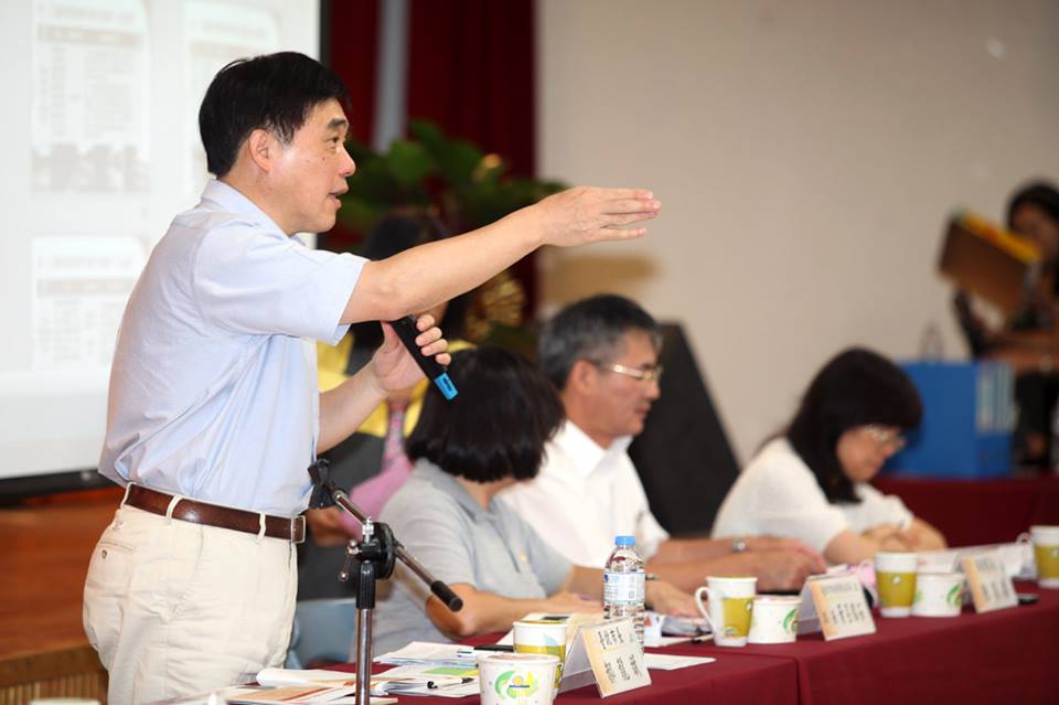前台北市長郝龍斌今(26)日下午在臉書表示，市政建設是一個數十年、甚至百年的延續結果；市政問題不用總是政治化思考、政治化處理，而市政建設也不用換了市長，就歸零處理、打掉重練。圖：翻攝自郝龍斌臉書