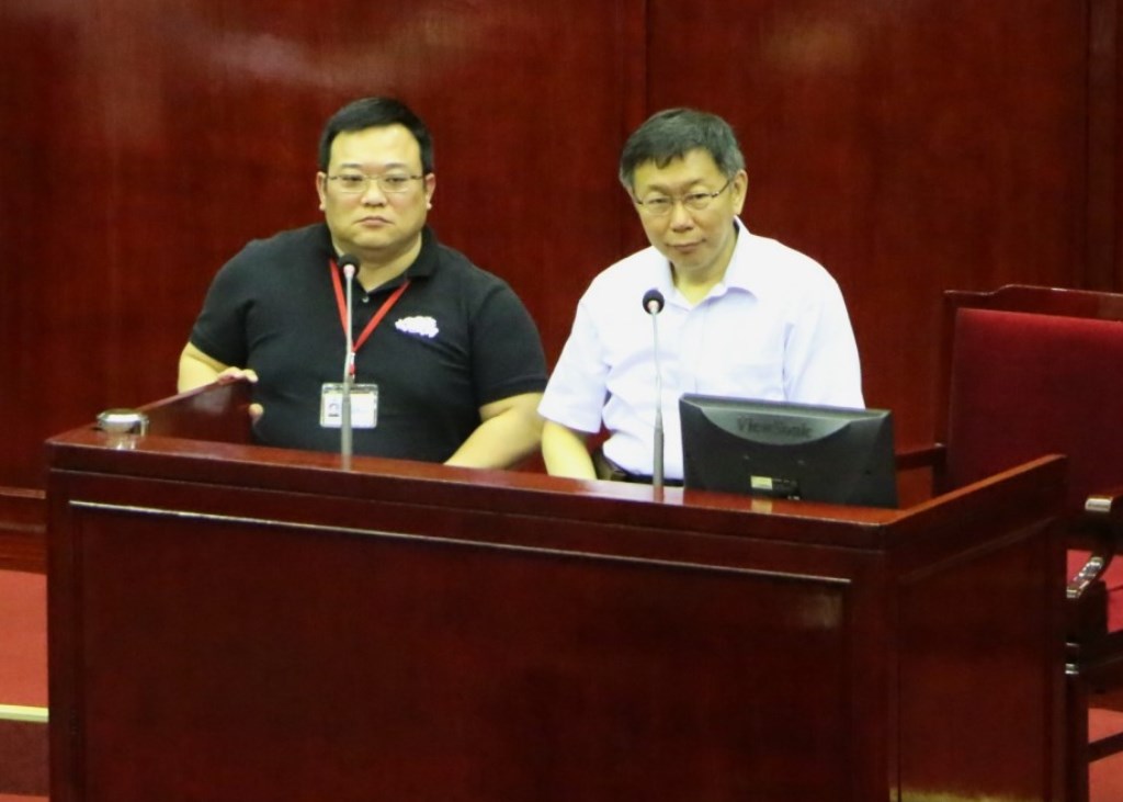針對日前台北市政府公文流出案，台北市人事處25日開會討論議處，26日晚間表示，決議洪智坤記過2次，經台北市長柯文哲核定發布，並暫停參加例行之市長室會議。圖：新頭殼資料照片