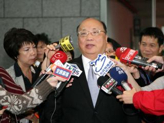 外傳亞東關係協會會長廖了以請辭，與參選明年台中市長有關。對此，台中市長胡志強今(6)日上午表示，他是一早看了報紙才知道，「他（指廖了以）的孝順不應該被扭曲」。圖片來源：中央社資料照片