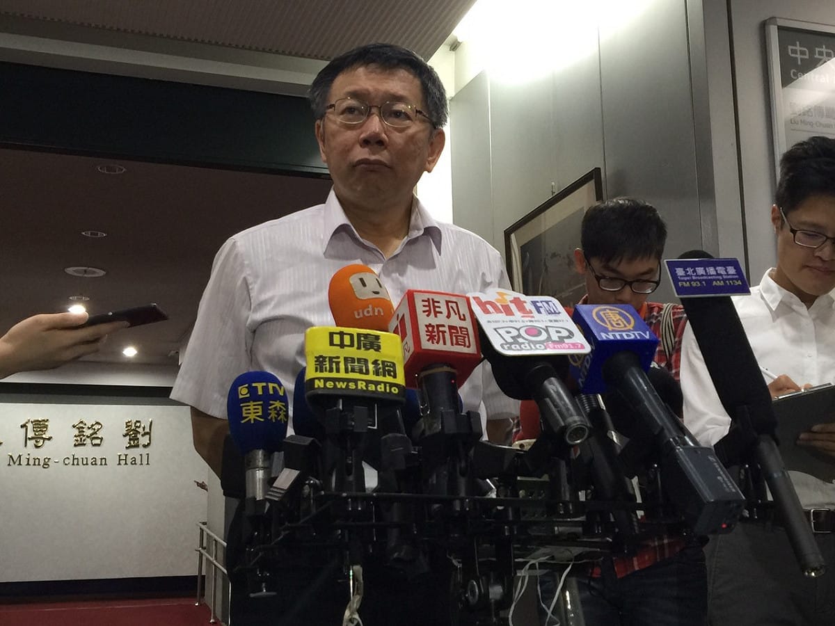 台北市長柯文哲7日上午出席里長座談會前受訪。圖：劉奕霆/攝