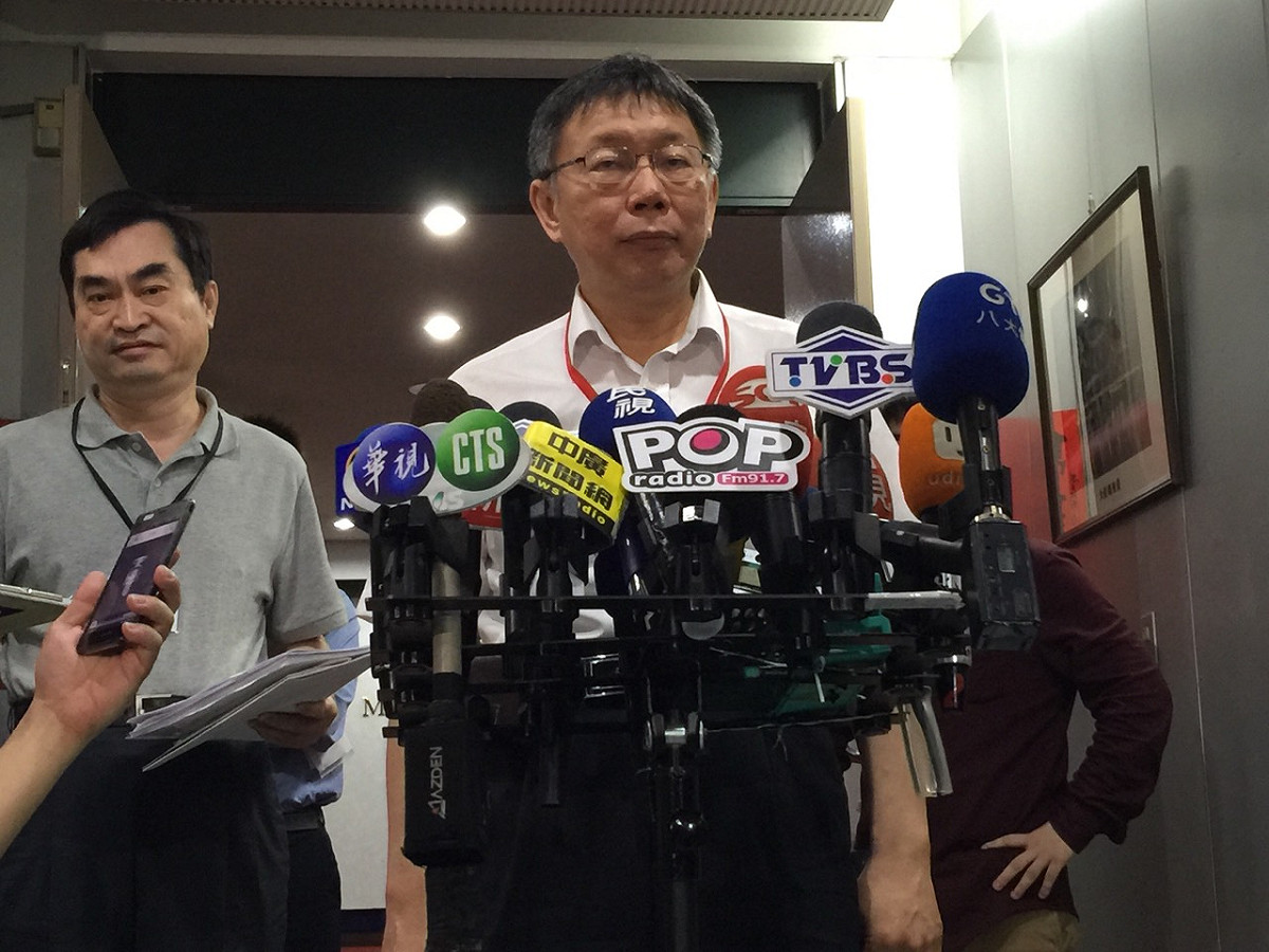 台北市長柯文哲20日出席里長座談會前受訪。圖：劉奕霆/攝