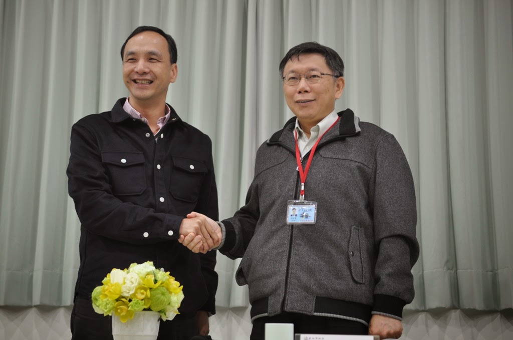 台北市長柯文哲全台非典型輔選行程不斷，幕僚透露，假若藍營真的偷樑換柱，最後是否由朱立倫出馬參選仍在未定之天，因此幕僚仍在觀望局勢，不敢輕忽。圖：新頭殼資料照片