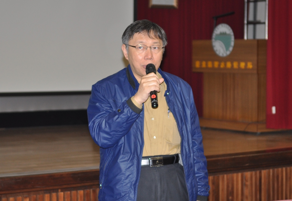 針對遠雄大巨蛋工程，台北市長柯文哲今(28)日上午表示，他不曉得為什麼遠雄當時設計巨蛋是往下挖。圖：劉奕霆/攝