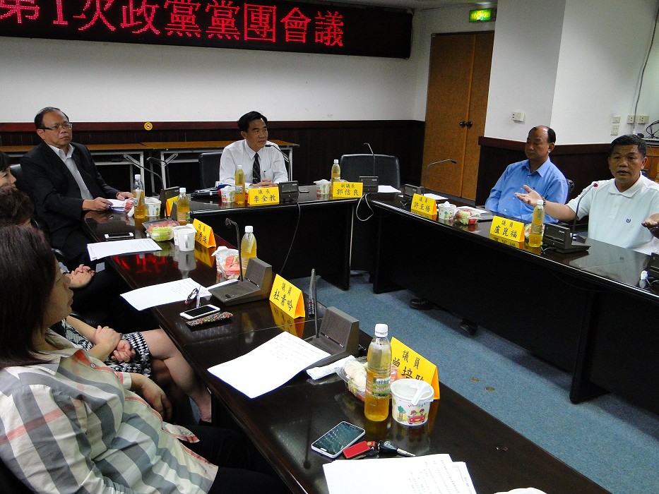 台南市議會召開朝野黨團協商會議，決定第一次定期大會自4月22日起舉行，國民黨團代表在會中對台南市長賴清德不進議會一事砲聲隆隆。圖：黃博郎/攝
