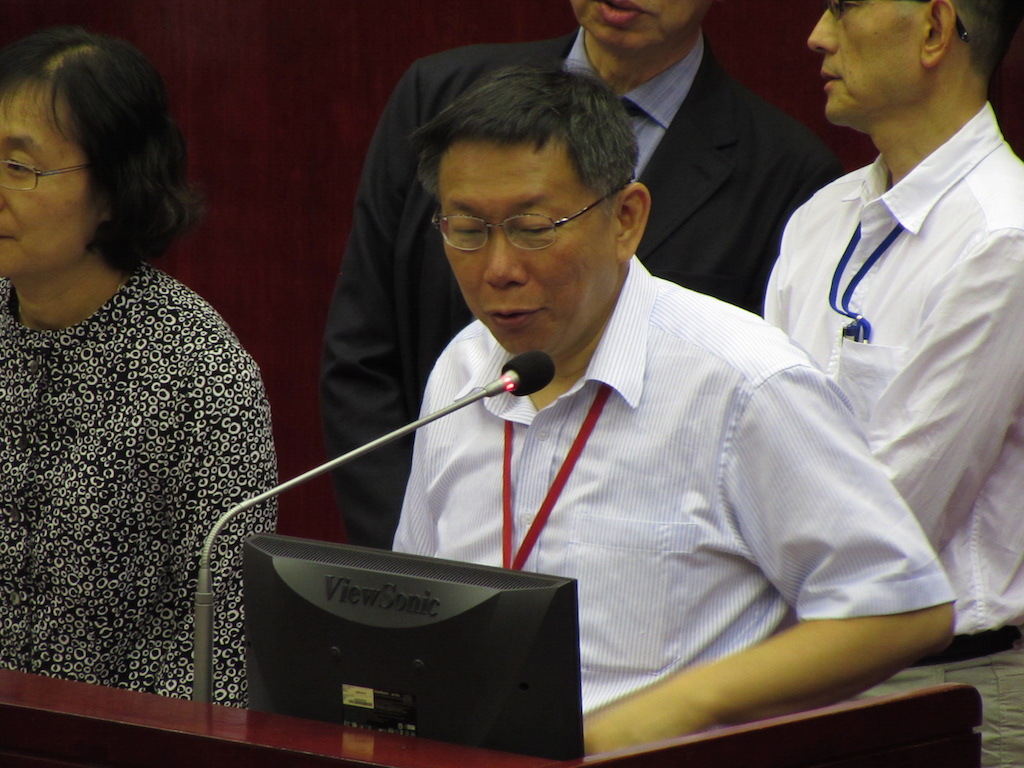 台北市長柯文哲25日上午前往台北市議會進行施政報告質詢。圖：劉奕霆/攝