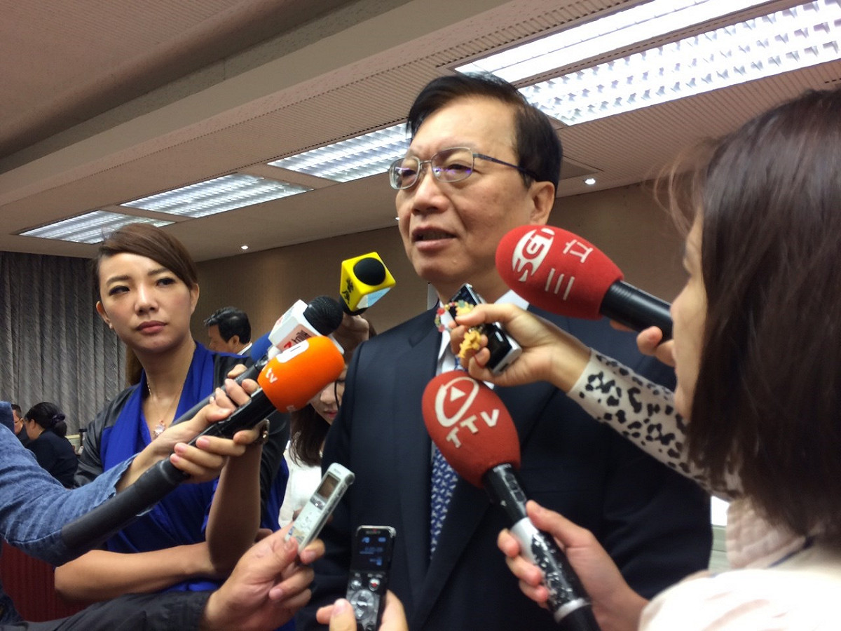內政部長陳威仁29日說，台北市行動派出所喊卡，他樂觀其成。圖：符芳碩/攝