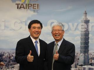 台北市長郝龍斌今（19）日上午宣布新任副市長人選，由素有房地產「空頭總司令」之稱的政治大學地政系教授張金鶚接任。圖片來源：中央社