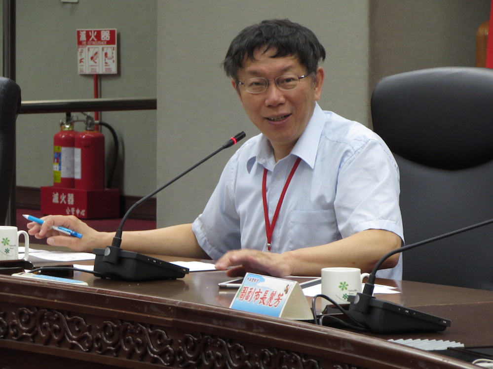 針對台北地方法院判決媒體人周玉蔻「3億男案」敗訴，須賠鴻海集團總裁郭台銘2百萬，台北市長柯文哲21日對結果表示蠻驚訝的。圖：邱珮文/攝 圖：邱珮文/攝