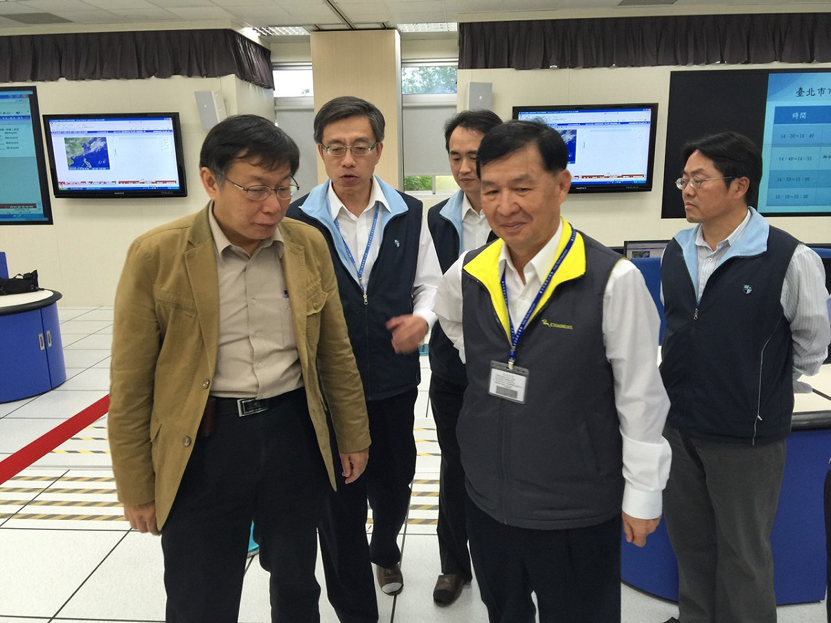 台北市長柯文哲今(10)日下午前往台北市抽水站總管理中心。圖：劉奕霆/攝