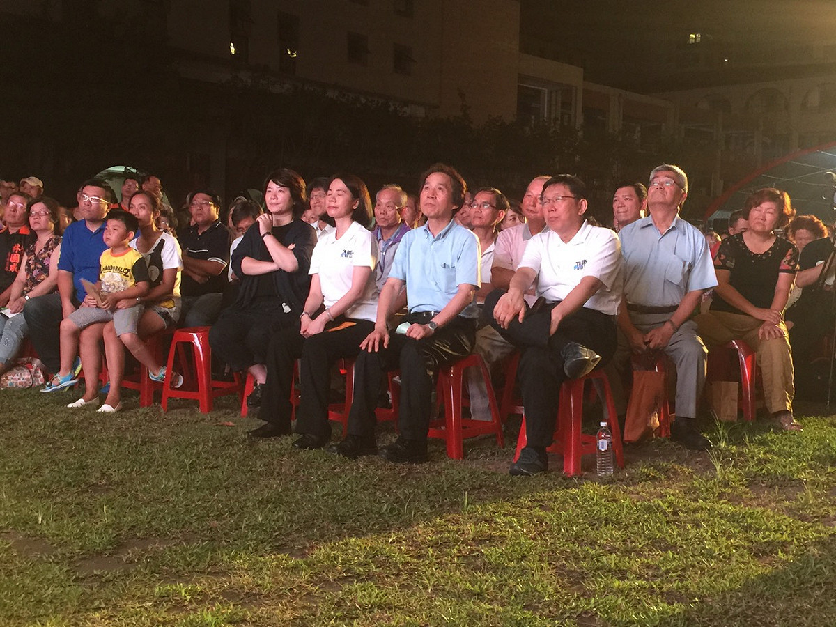 台北市政府繼日前在社子島召開說明會以後，25日晚間將第二站移往大同區日新國小，召開「大同再生計畫戶外開講」。圖：劉奕霆/攝