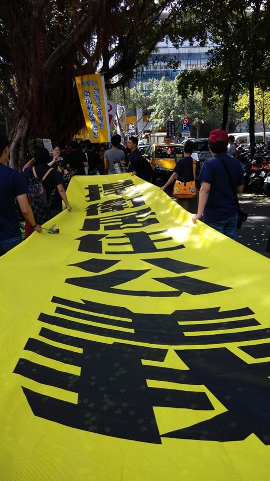 針對台北市政府推動捷運聯開宅做為公共住宅，社會住宅推動聯盟今(6)天呼籲「對的事、就要堅持」。翻攝自社會住宅推動聯盟臉書