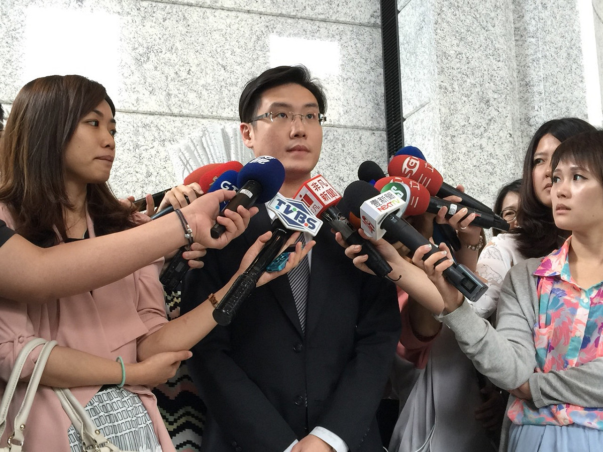 對於松菸文創園區發生外牆出現小部分碎裂掉落情形，遠雄公共事務室經理楊舜欽17日下午表示，目前沒有立即危險，會在灌漿措施上先減壓進行修復。圖：劉奕霆/攝