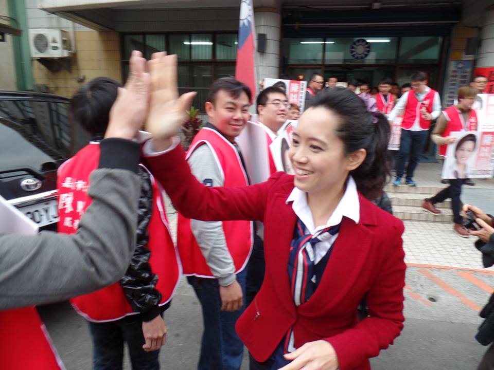 國民黨嘉義市長初選民調結果今(6)日揭曉，前青輔會主委陳以真以40.915%的支持率勝出，將獲國民黨提名，在年底代表國民黨角逐下屆嘉義市長。圖：翻攝臉書