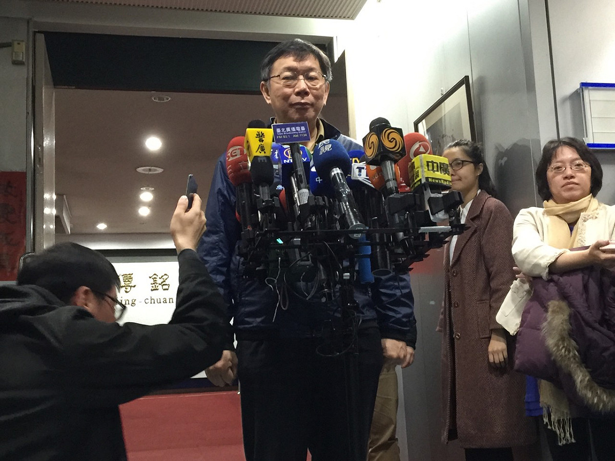 因遠雄集團興建大巨蛋工程，造成松山菸廠市定古蹟鍋爐房的「煙道」出現3公分裂痕，台北市長柯文哲今(27)日上午表示，如果不能解決，恐怕要暫時停工。圖：劉奕霆/攝