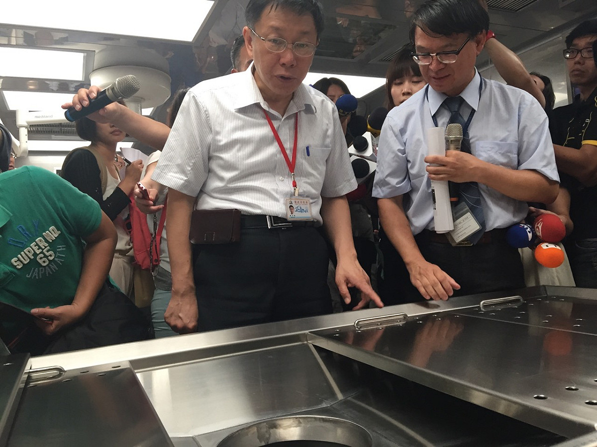 台北市長柯文哲6日下午前往台北市第二殯儀館出席「臺北市相驗暨解剖中心」啟用典禮。圖：劉奕霆/攝