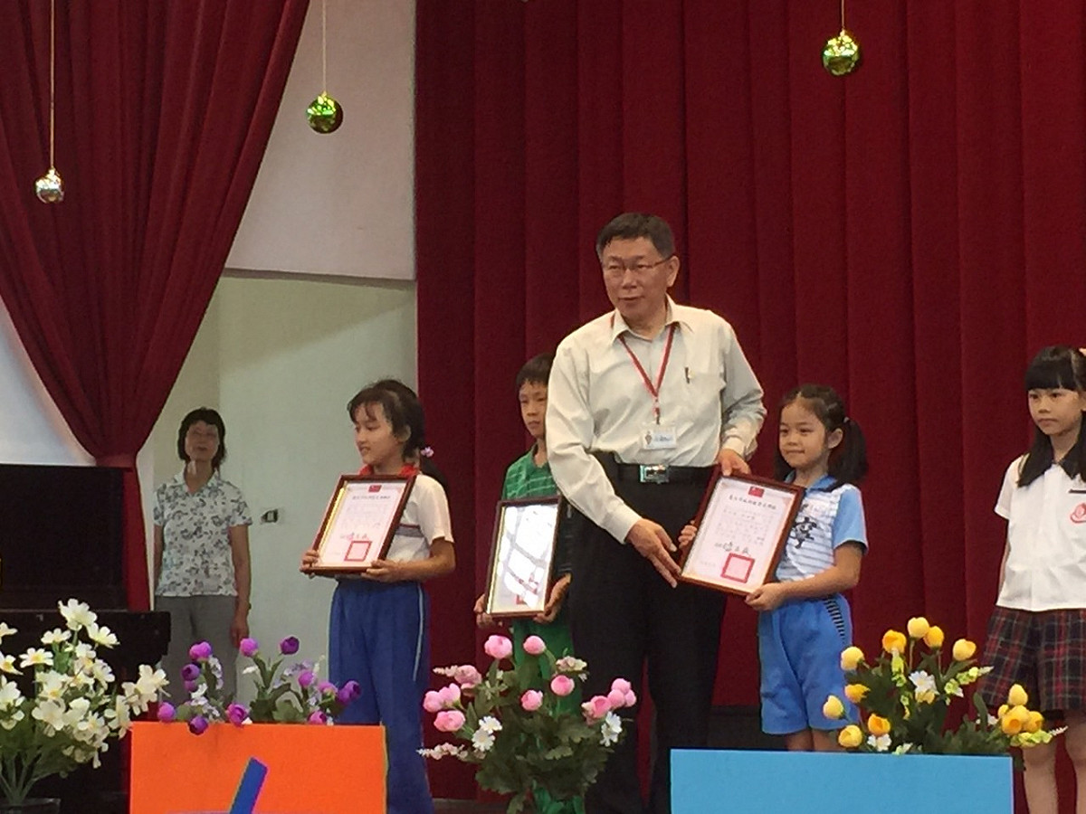 台北市長柯文哲8日上午出席國中小推動田園教育體驗學習學生觀察紀錄發表會。圖：劉奕霆/攝