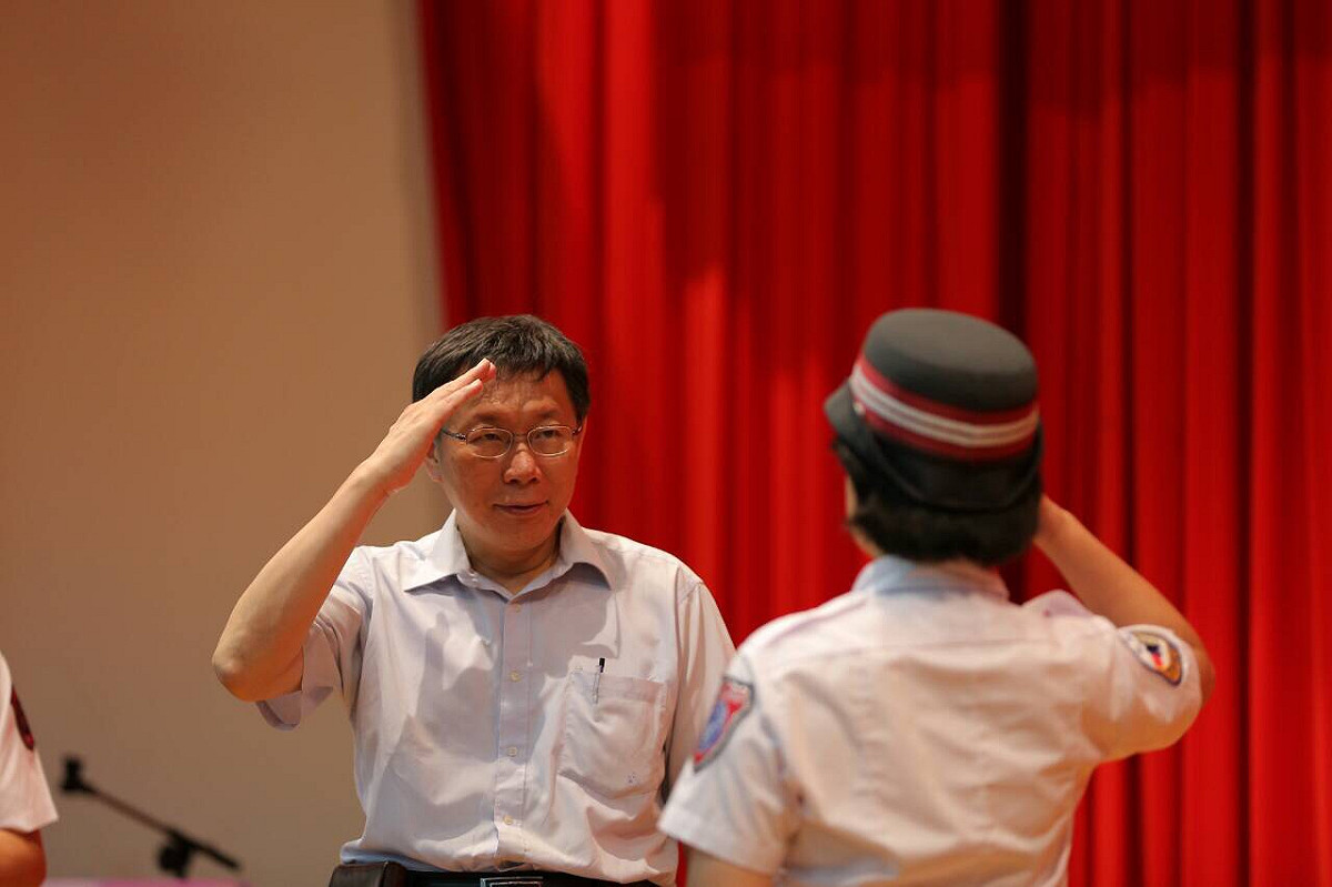 台北市長柯文哲提出「買車自備車位」的政策惹議，他20日解釋，這只是一個目標，會分階段實施，也不會在大家無法忍受的狀態下，就推行政策。圖：台北市政府提供