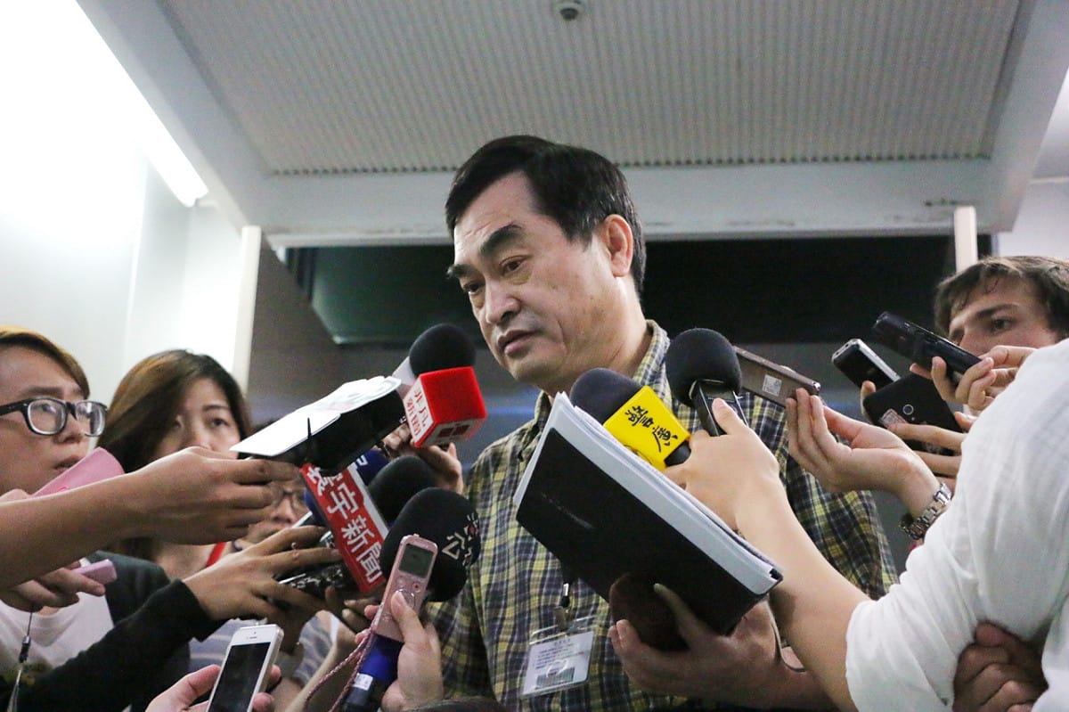 針對大巨蛋案，台北市政府26日上午和銀行團商討後續事宜，台北市副市長鄧家基在雙方會談後表示，銀行團在大巨蛋案「應該是能不接管就不接管」，並希望北市府能在各方面加速輔導遠雄。圖：劉奕霆/攝