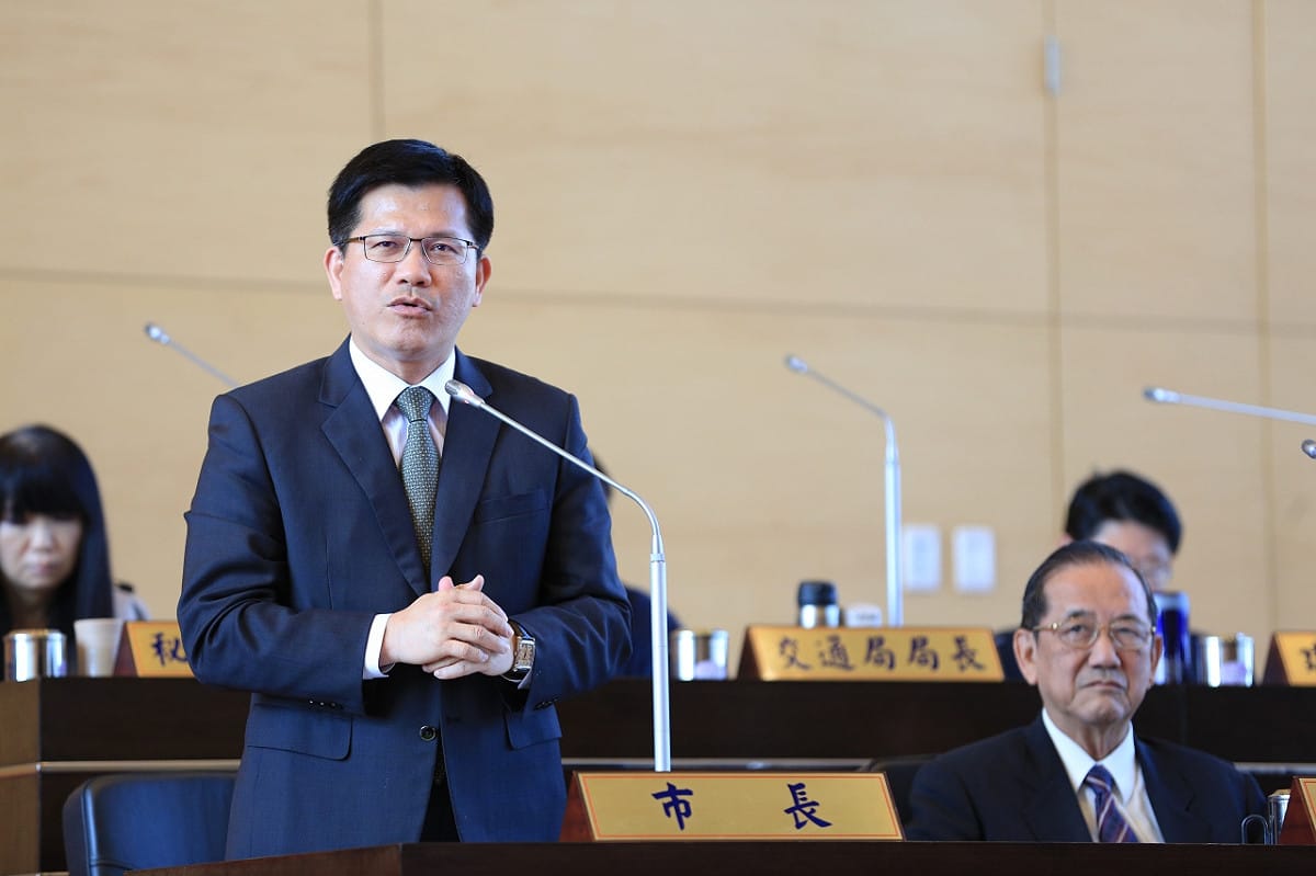 台中市長林佳龍20日表示，市府將提供「全人式關懷與服務」，近日將再增加30位社工，中低收入戶發放對象與標準也會研議降低。圖：新頭殼資料照片