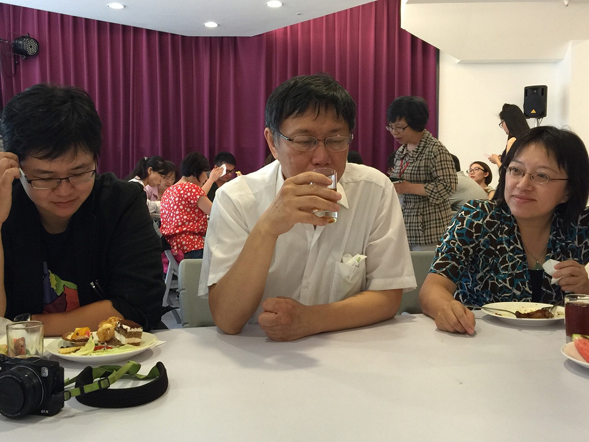 台北市長柯文哲自去年12月25日上任至今，剛好屆滿半年，柯文哲24日中午和媒體餐敘。圖：劉奕霆/攝