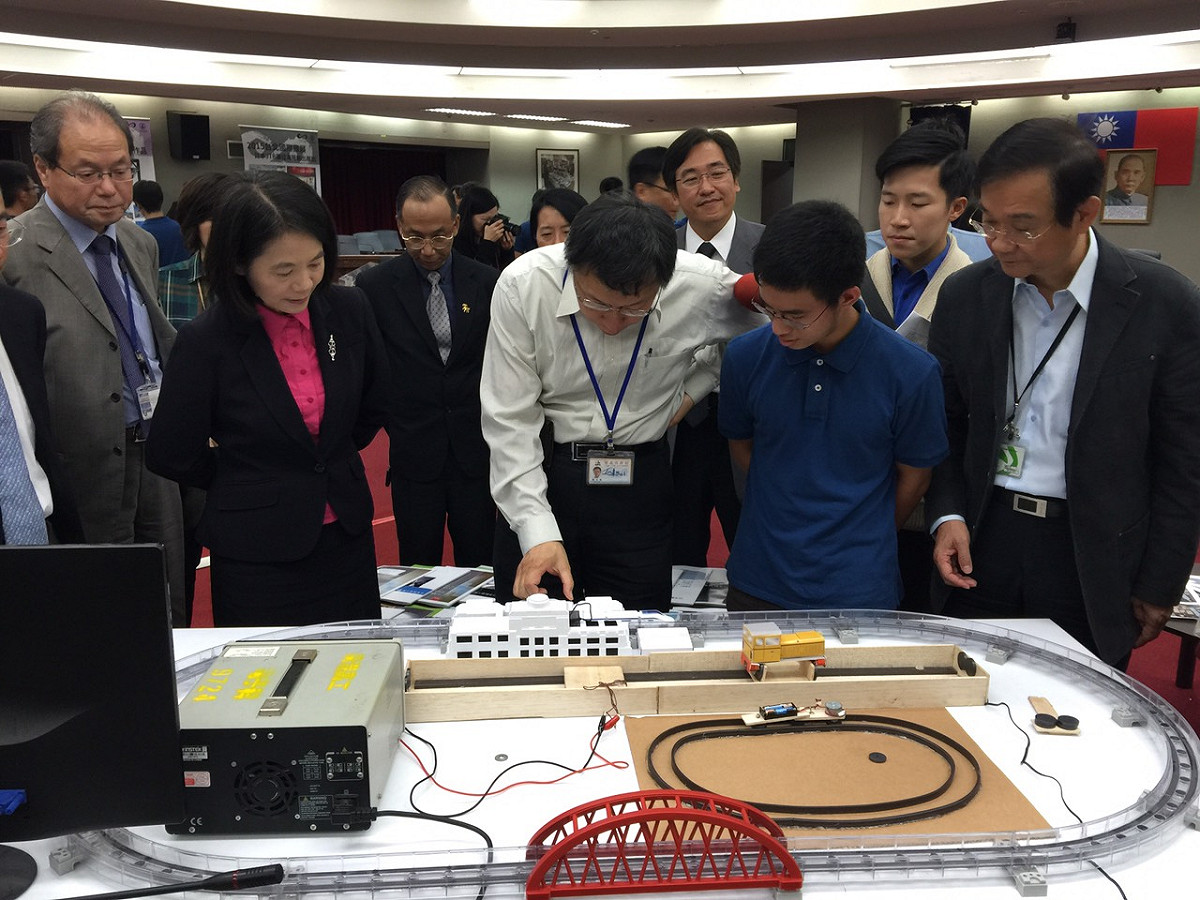 台北市長柯文哲30日出席「104年度技職教育海外實習暨文化見學團聯合成果發表會」。圖：劉奕霆/攝