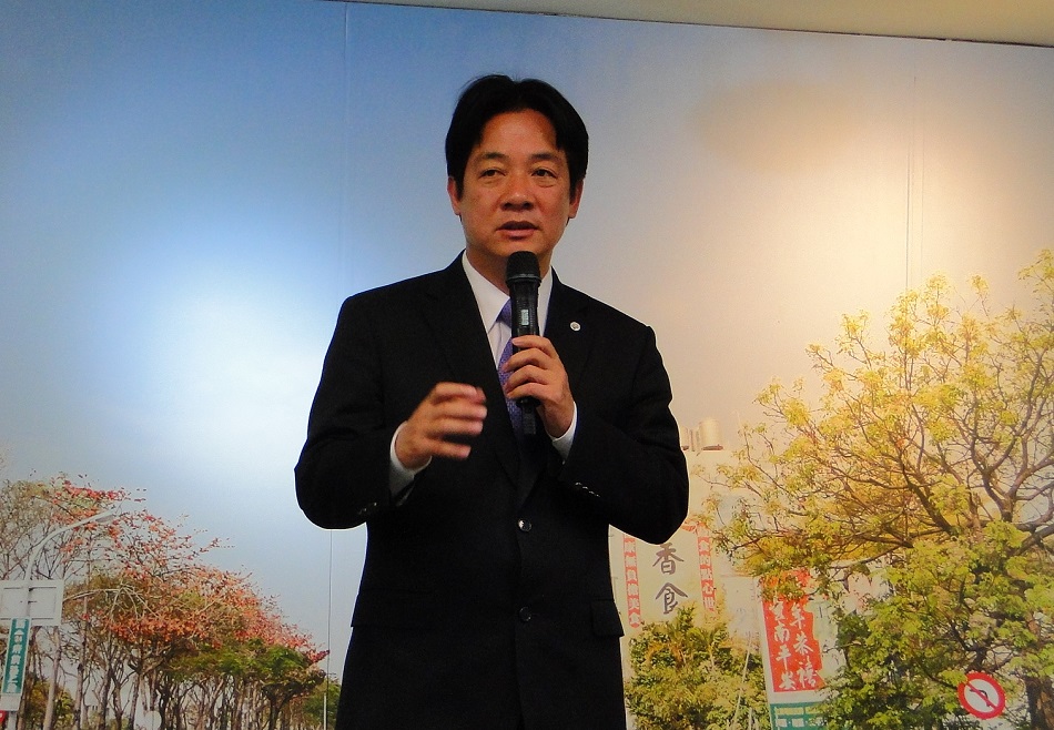 台南市長賴清德宣示推動開放政府，自4月起直播市政會議，以資訊透明、管道多元等方式，落實公民參與。圖：黃博郎/攝
