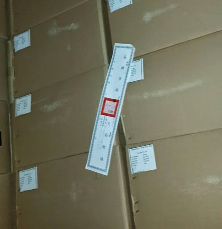 高雄市衛生局持續追查原宜貿易有限公司進口的玫瑰花產品流向，今(16)日再追回封存881.6公斤。圖：高雄市衛生局
