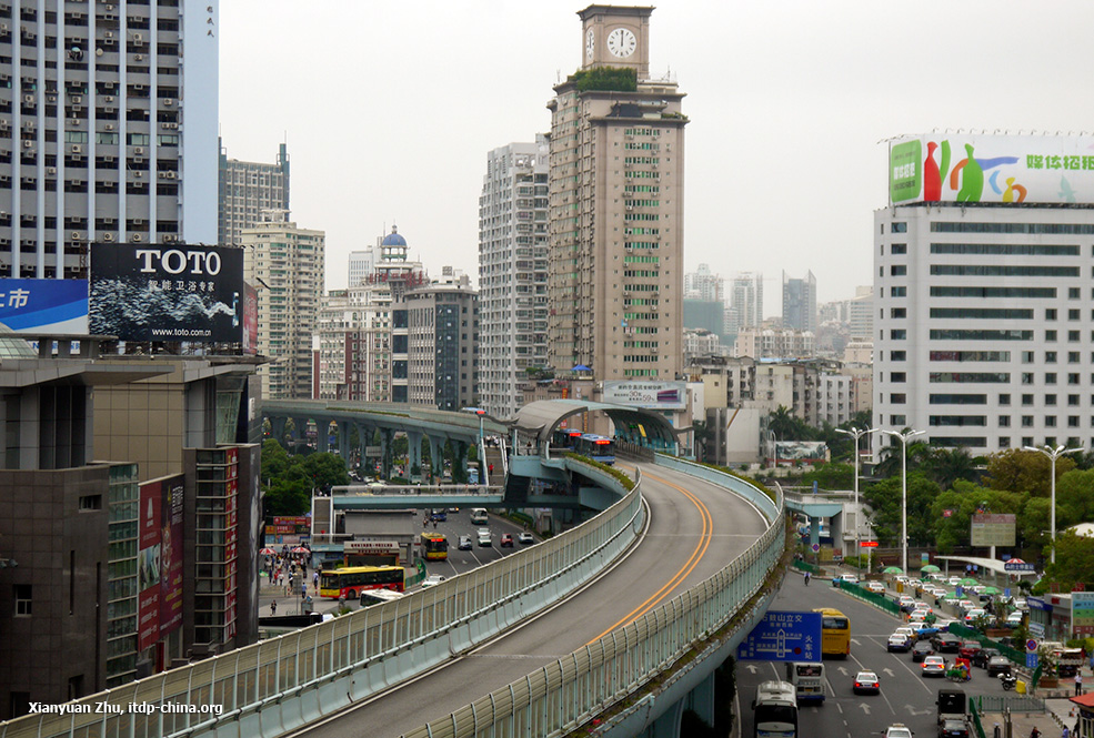 廈門的高架式BRT公車專用道。圖：翻攝自台中市府交通局網站。