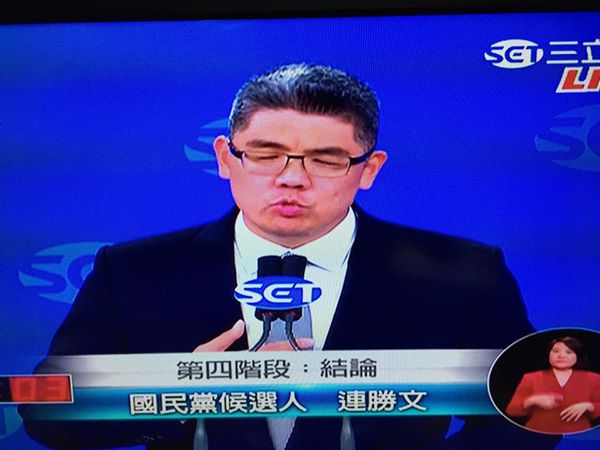 大家一定會問，是那一個候選人指定了這麼差勁的提問者，其實答案已經昭然若揭。圖:翻攝電視