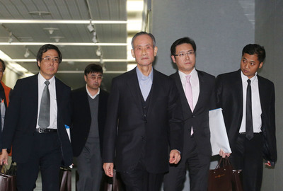 雄企業團副總經理蔡宗易昨天表示，大巨蛋通過會勘可以打棒球。圖為遠雄集團赴北市府協商大巨蛋。圖：中央社資料照片