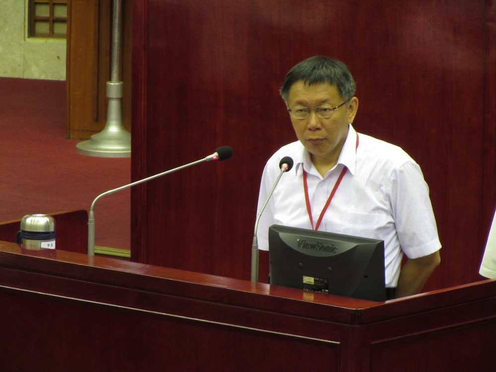 台北市長柯文哲21日在市議會表示，戴季全一定要辭董事長，總經理也不會做了。圖：邱珮文/攝