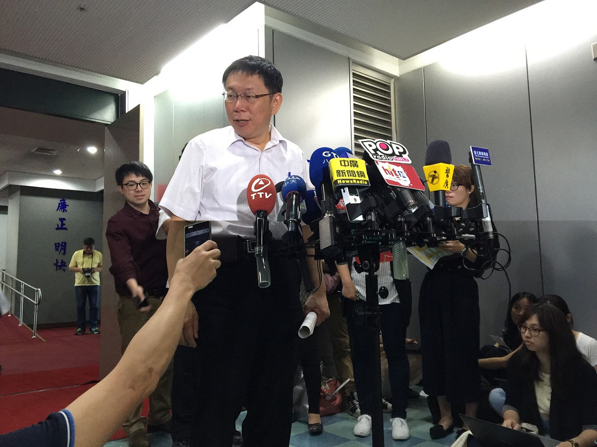 台北市長柯文哲8日上午受訪時表示，目前台北市的堤防已經做到每200年才會被淹過1次，而且堤防已經做到9米多，所以淡水河、基隆河要淹進來的機會不大。圖：劉奕霆/攝