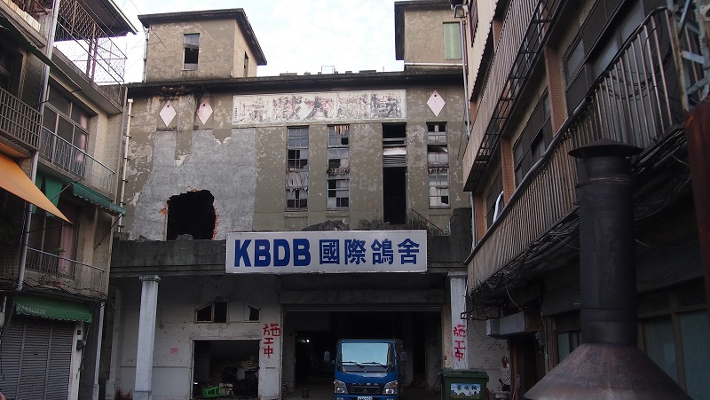 天外天劇場拆除中的外貌。圖：黃東軍/攝