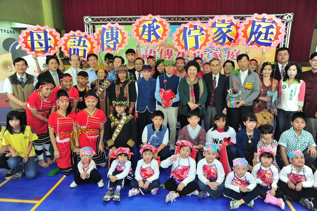 高雄市「家庭母語月」活動開跑，市府除了推動閩南、客家及原住民族語外，也將鼓勵新住民之子學習「媽媽的話」。圖片來源：高雄市政府。
