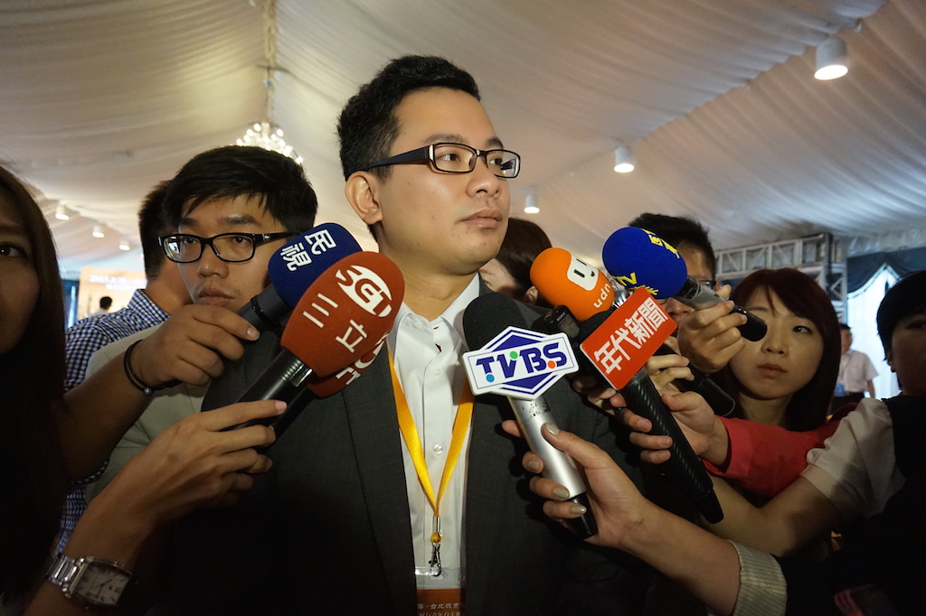 針對一卡通和悠遊卡之間的議題，悠遊卡董事長戴季全9日接受新頭殼專訪時表示，原本他和台北市長柯文哲討論此事時，認為兩卡間是商業問題，但實際上這是十足的政治問題。圖：新頭殼資料照片