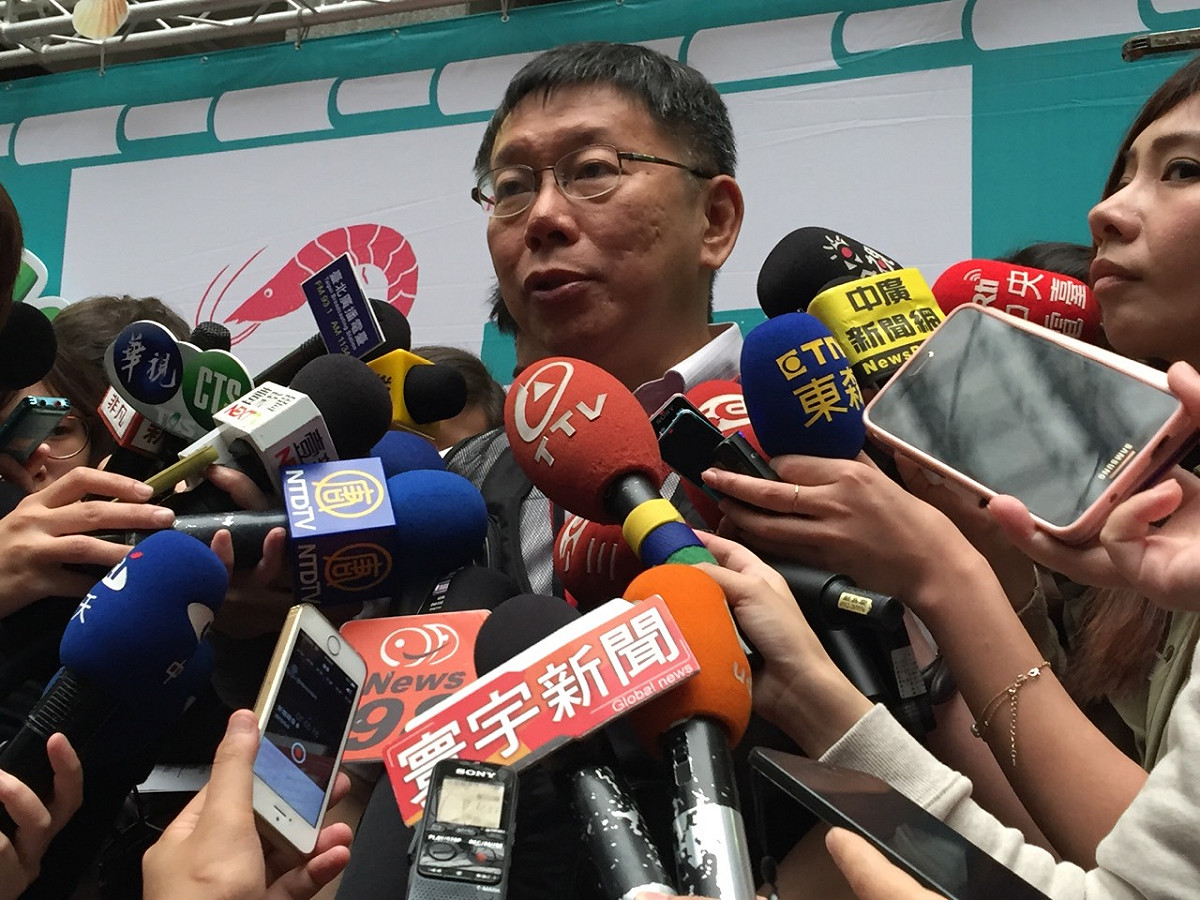 台北市政府和台北文創公司針對松菸文創園區BOT案談判破裂，台北市長柯文哲4日下午受訪時表示，會再找機會跟富邦董座蔡明忠溝通，很多事情回歸到合約面解決。圖：劉奕霆/攝
