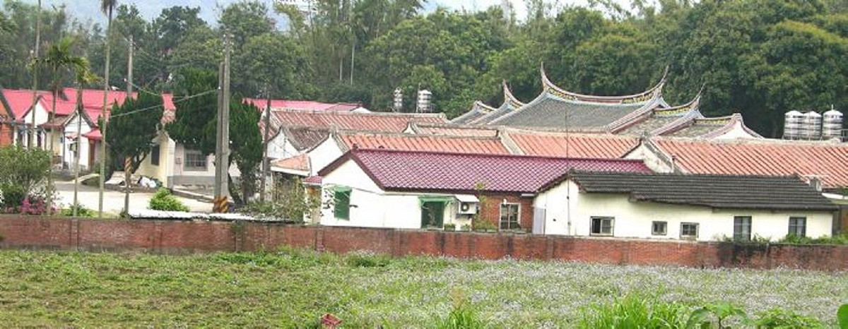 關西餘慶室是范家13世范汝舟所建，范汝舟是來台第3代，這個時候，范汝舟差不多己經把關西坪林很多土地買下，范朝燈跟他的5個小孩在這邊出生，生范光銘的時候，高平堂也差不多建好了。圖片來源2-2：陳權欣/攝。