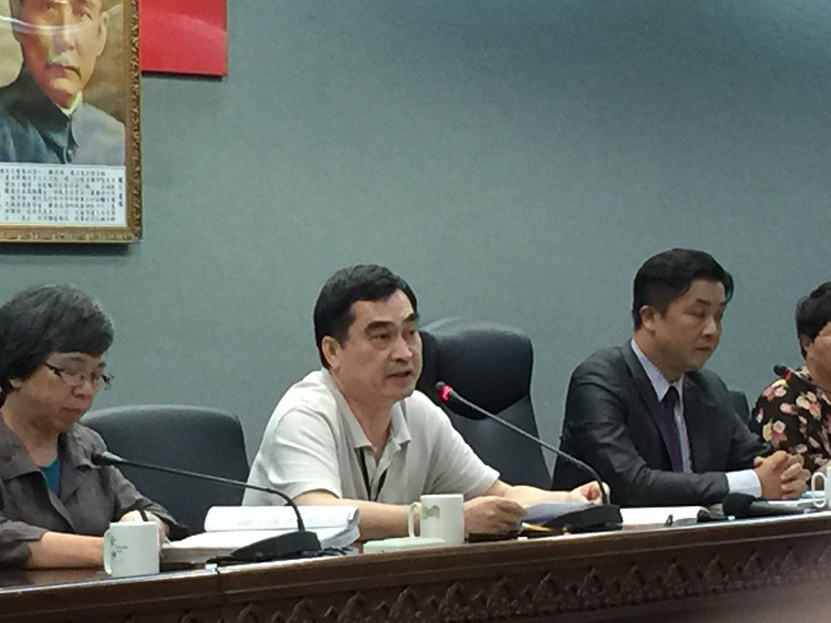 台北市廉政委員會10日下午召開大會討論5大案，會後副市長鄧家基代表出面說明。圖：劉奕霆/攝