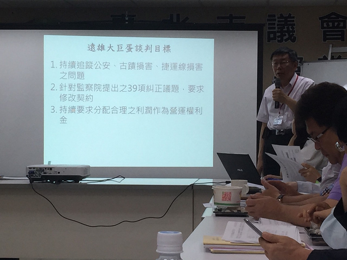 台北市長柯文哲21日中午前往台北市議會民進黨黨團進行專案報告，報告內容涵蓋上任後調查的5大案。圖：劉奕霆/攝