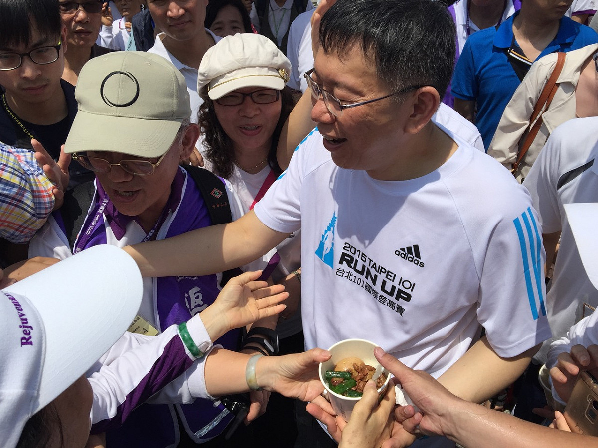台北市長柯文哲2日晚間一席，「彰化搶轎的都是黑道」，引發外界熱議；柯文哲3日出席園遊會活動後受訪時坦承，自己講的不是很清楚。圖：劉奕霆/攝