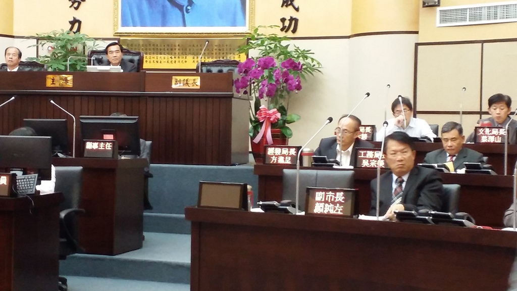 台南市長賴清德14日未出席議會臨時會，由副市長顏純左代打，再度引發藍綠衝突。圖：黃博郎/攝