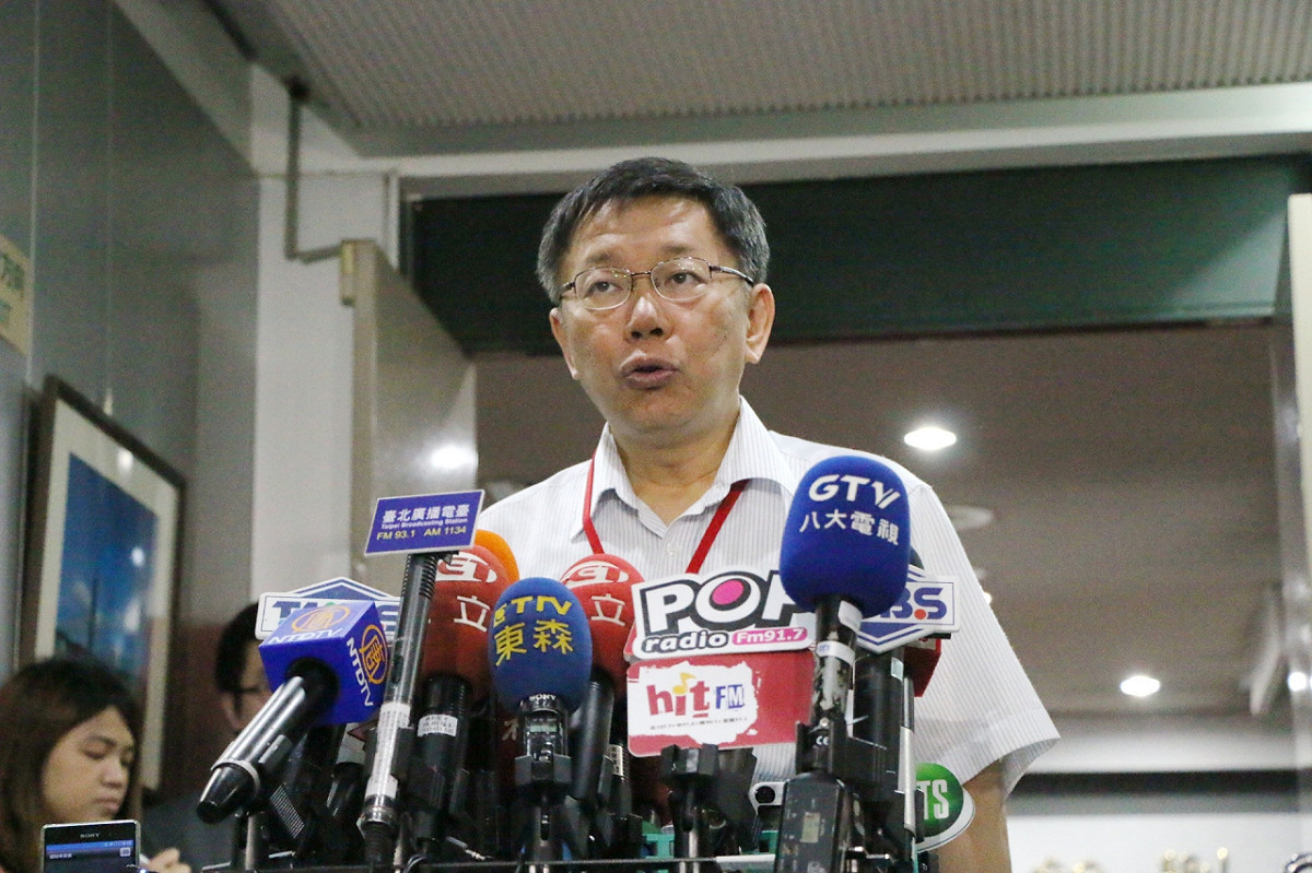 台北市長柯文哲7日上午出席市政會議前接受媒體訪問。圖：劉奕霆/攝