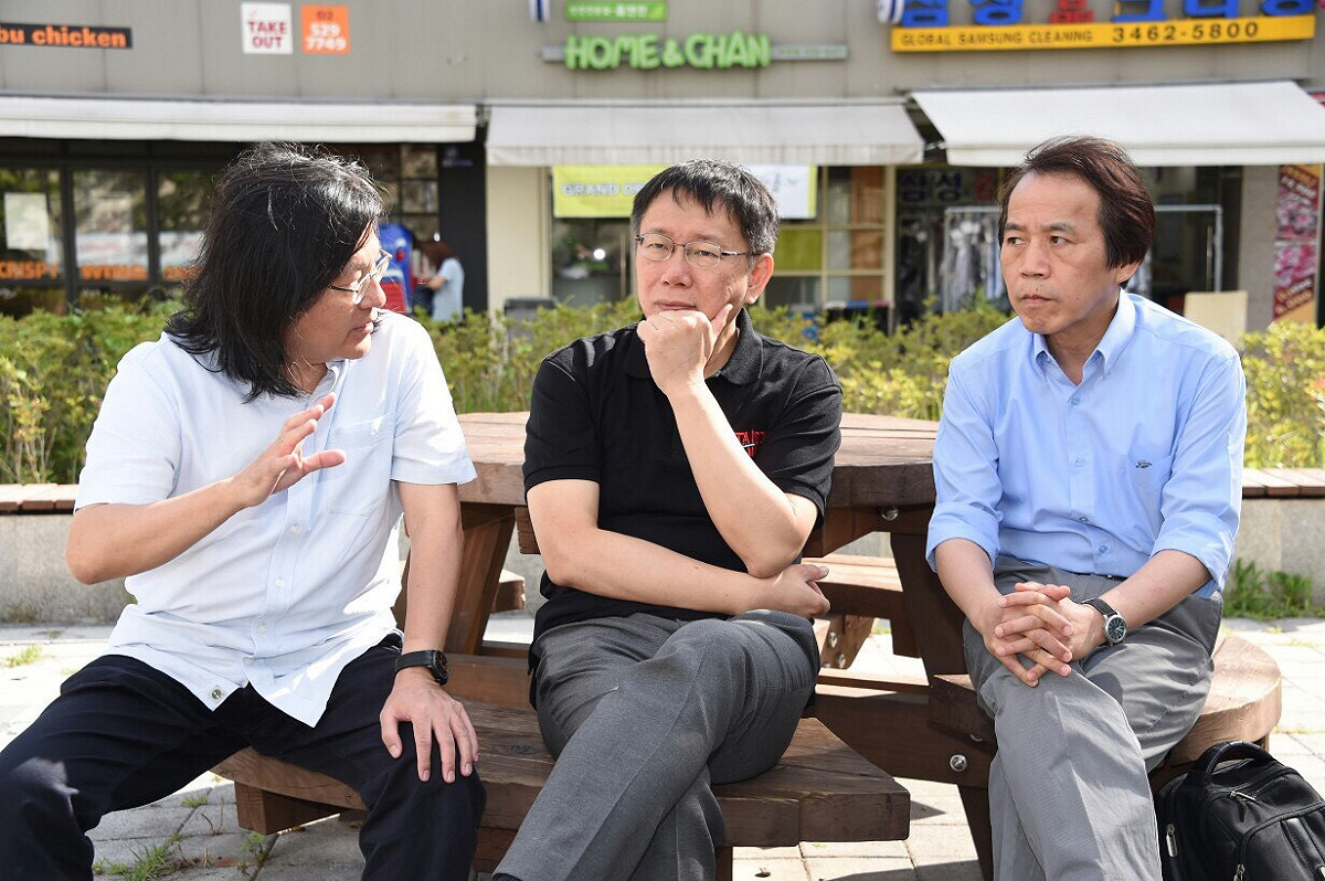 柯文哲15日晚間入住首爾牛眠社區的公共住宅，並於16日上午進行參訪。圖：新北市政府提供