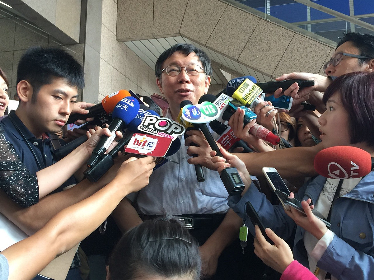 台北市政府25日上午通過主計處提報的2016年度台北市地方總預算案。台北市長柯文哲下午出席台北捷運公司活動後受訪時表示，他有交代主計處長，乾脆就將預算內容全部上網，並開討論區給市民看有哪些問題。圖：劉奕霆/攝