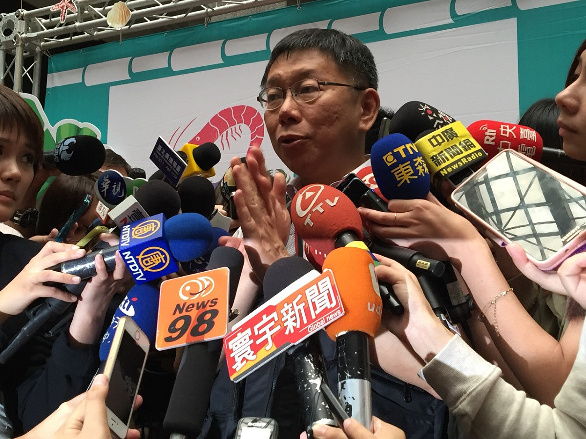 針對大巨蛋工程問題，台北市政府4日和委託的專業營建管理(PCM)單位中興工程代表開會，柯文哲表示，「大底沒完成前，是我怕他，不是他怕我！」圖：劉奕霆/攝