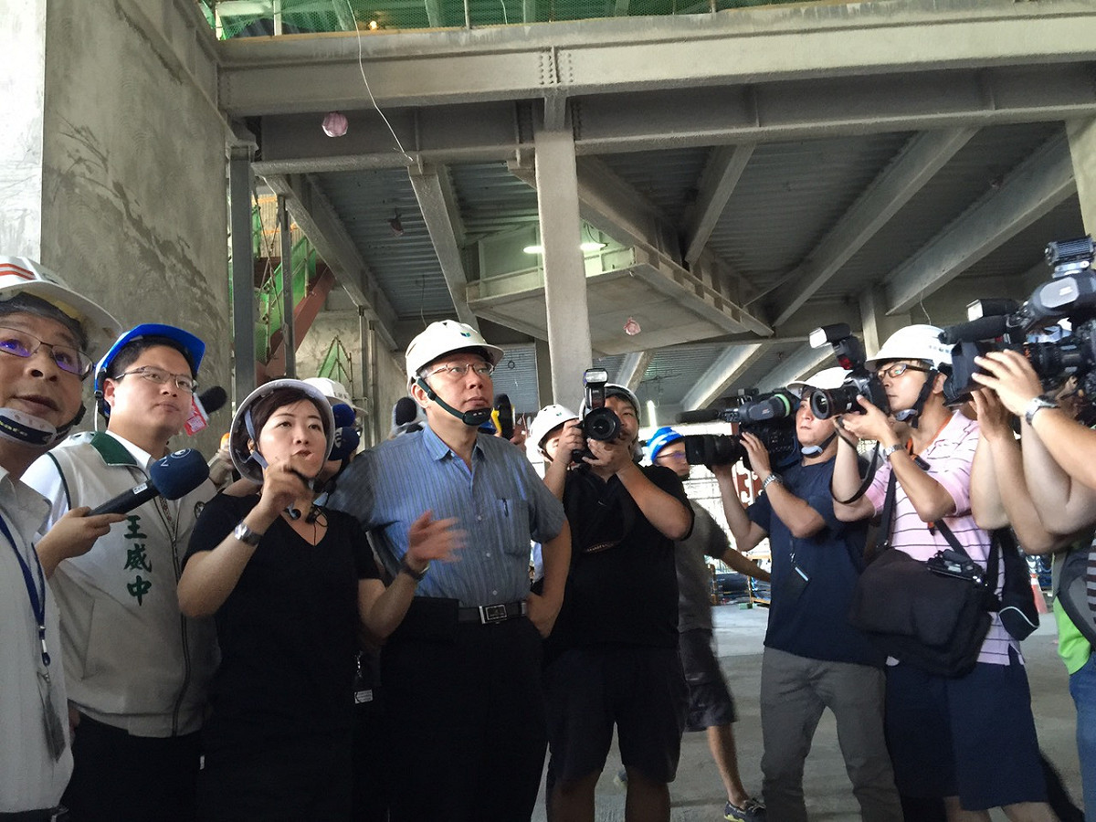 台北市長柯文哲6日上午前往台北藝術中心工程中心視察。圖：劉奕霆/攝