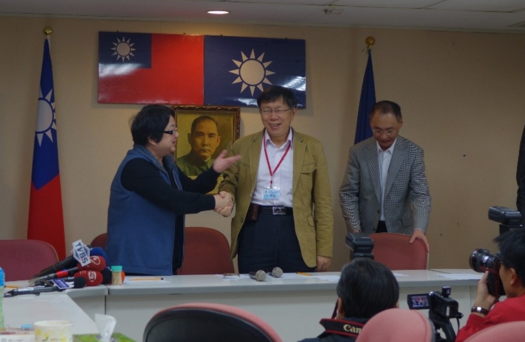 台北市長柯文哲今(13)日上午先是前往台北地方法院出庭替「3億男」事件作證，中午隨即前往台北市議會國民黨團拜會。圖：劉奕霆/攝
