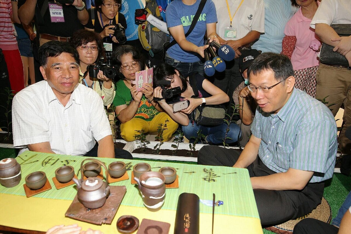 台北市長柯文哲4日南下南投出席2015南投世界茶業博覽會。圖：台北市政府提供