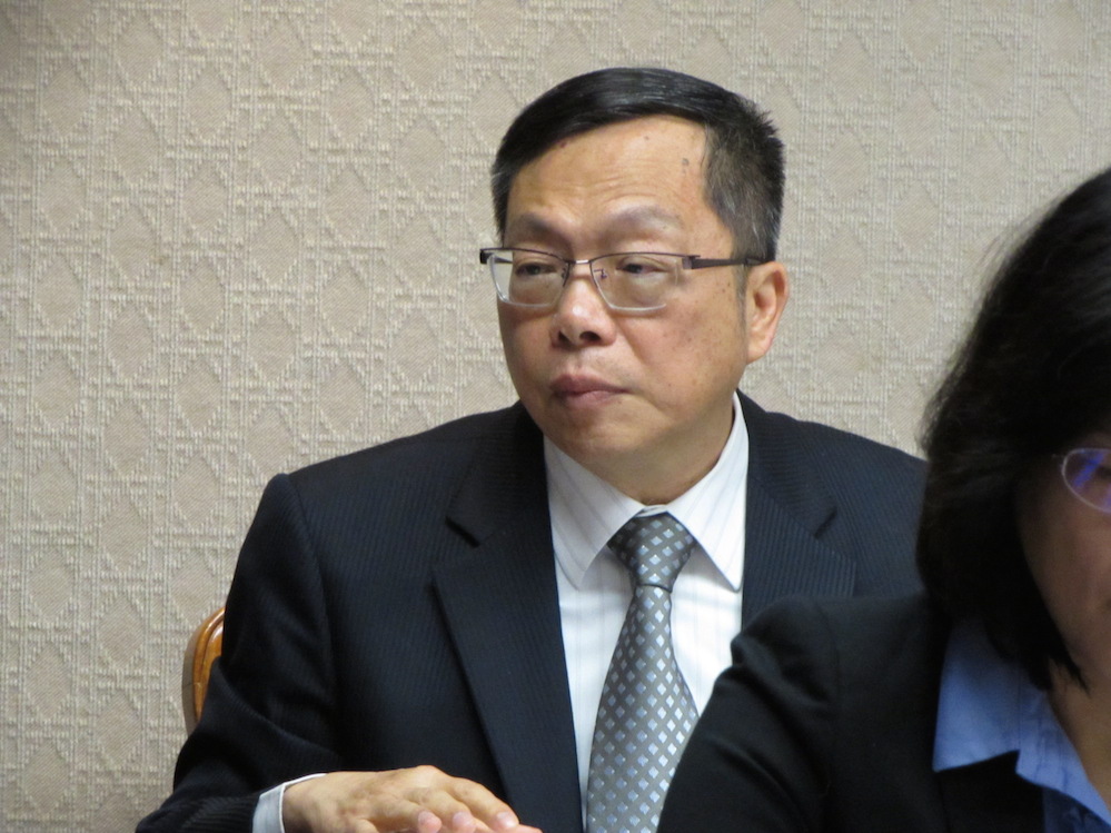 營建署長許文龍23日表示，大巨蛋案子只是在林欽榮擔任營建署長時啟動，林應該不清楚後續部分。圖：邱珮文/攝